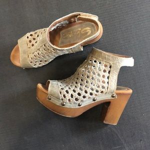 Wooden Heel with Grey leather